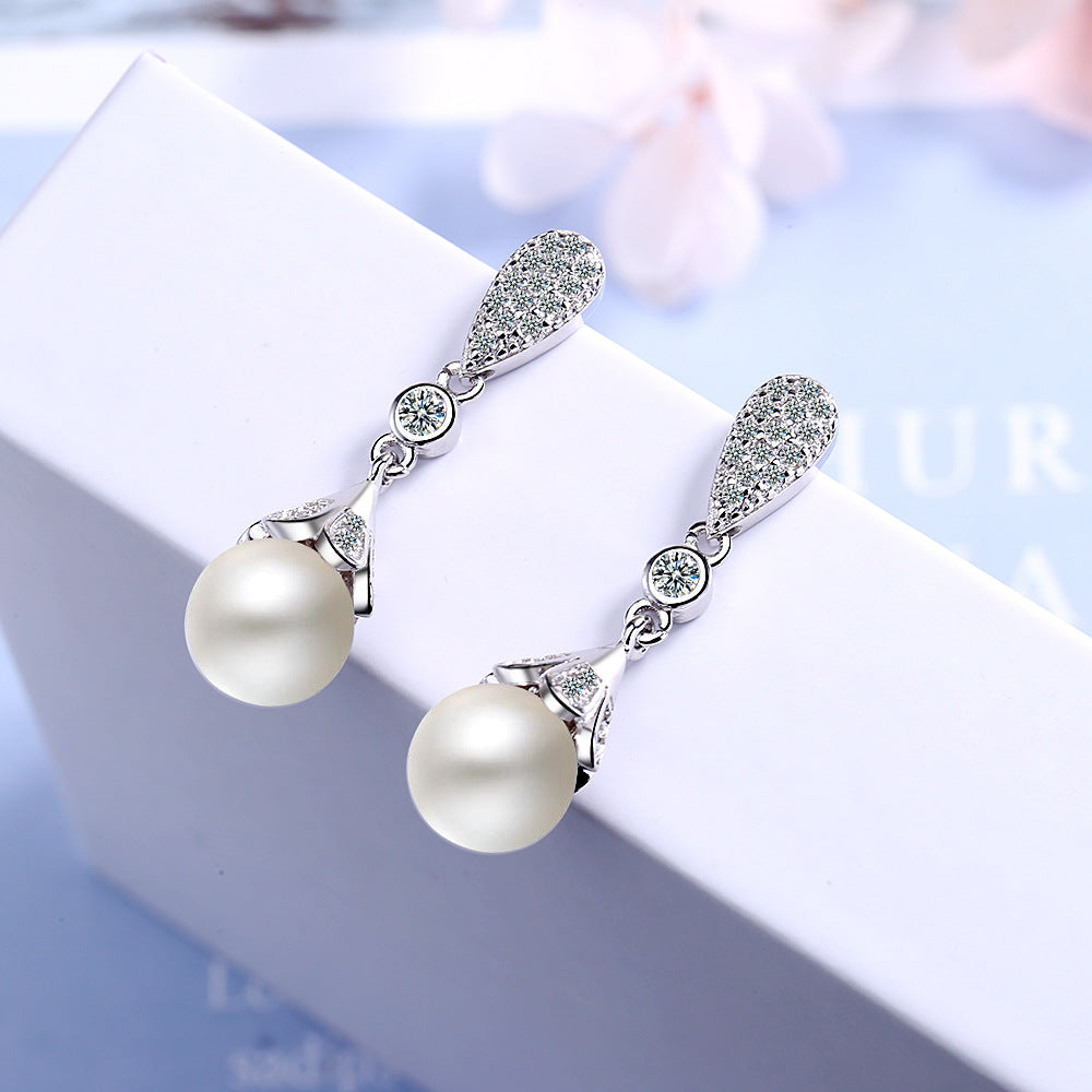 Heart-shaped long pearl earrings