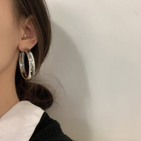 Simple Metal Texture With Large Individual Earrings