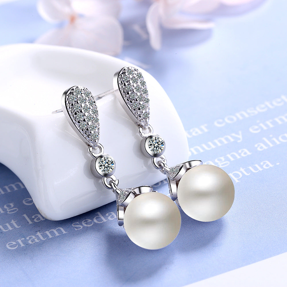 Heart-shaped long pearl earrings