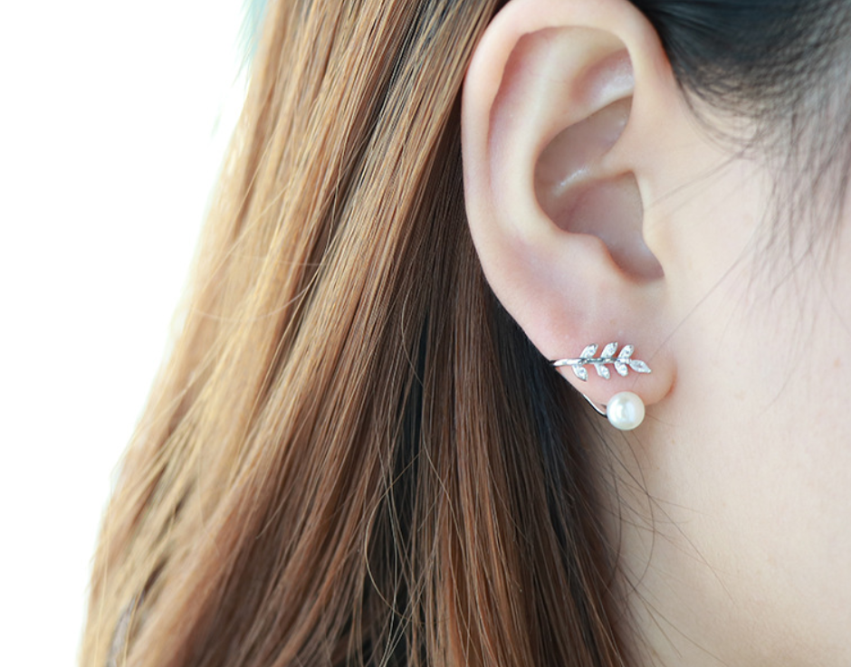 Pearl earrings with leaves