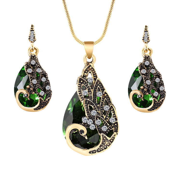 Pendant necklace earring set