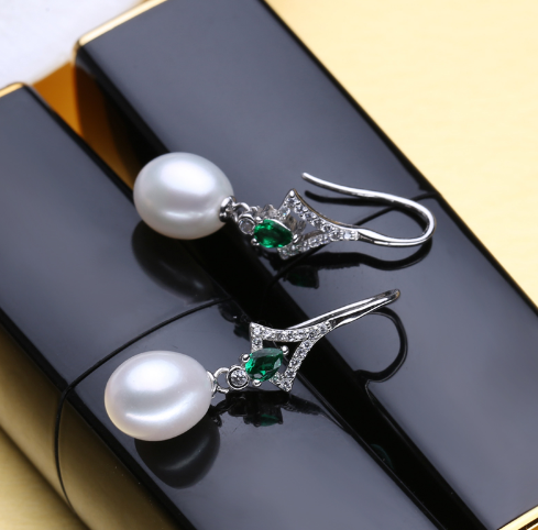 Emerald pearl earrings