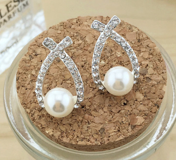 Cross pearl flash drill earrings