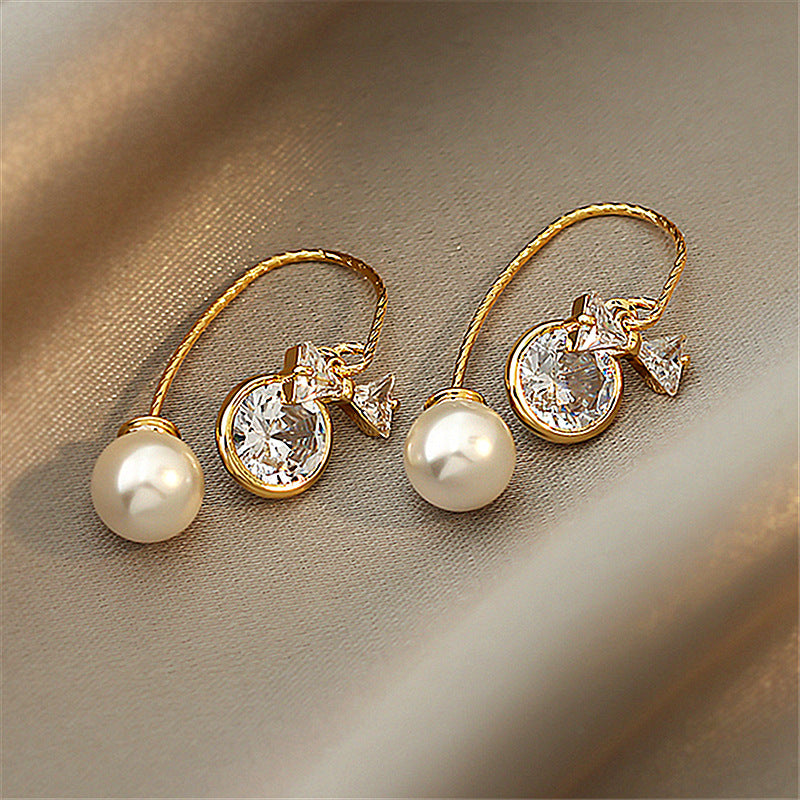 Women's Niche Design Pearl Earrings