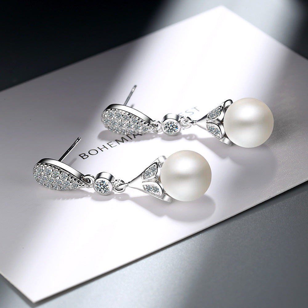 Heart-shaped long pearl earrings