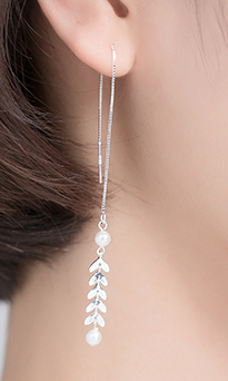 Pearl leaf tassel earrings