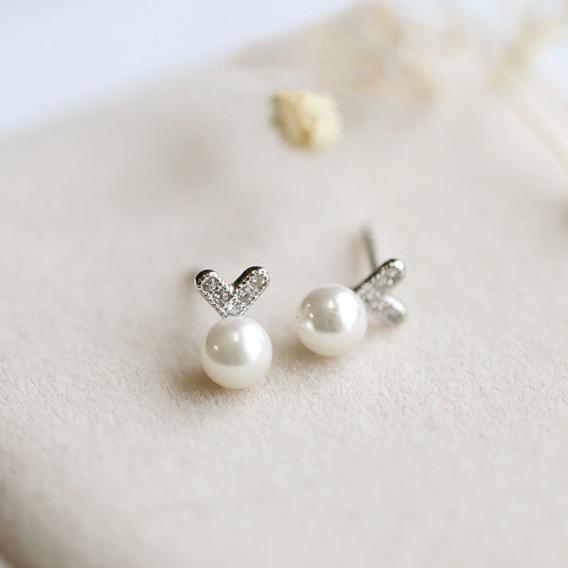 Pearl petal three-dimensional earrings