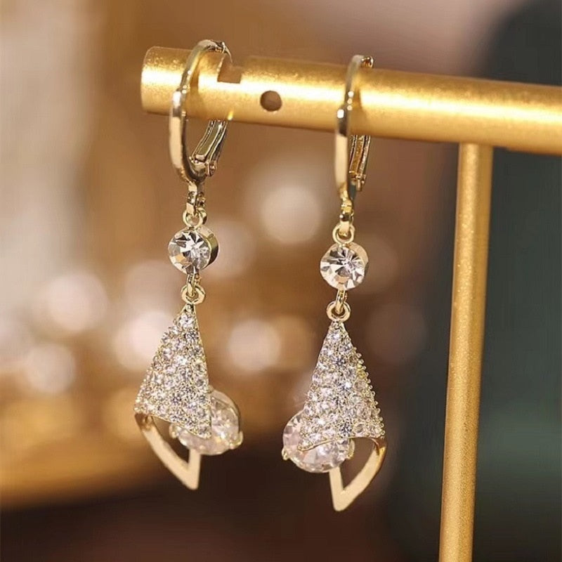 New Three-dimensional Full Rhinestone Golden Earrings Women&#39;s Luxury Personality Fashion Earrings Wedding Jewelry Birthday Gifts