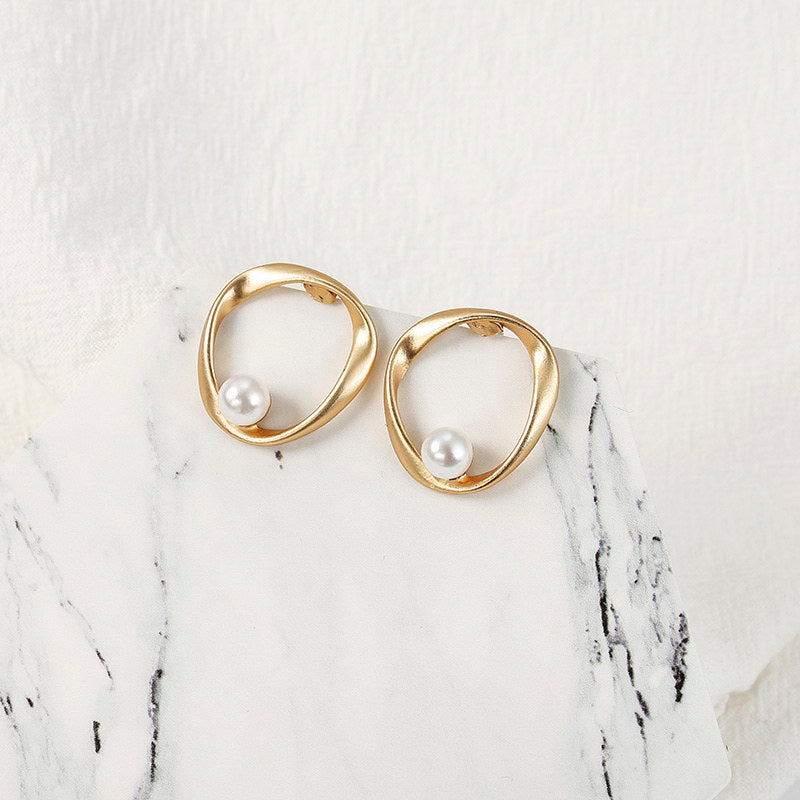 Personality Irregular Round Pearl Earrings